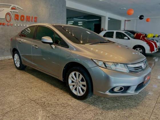HONDA CIVIC 1.8 LXS 16V FLEX 4P AUTOMÁTICO HONDA CIVIC 1.8 LXS 16V FLEX 4P AUTOMÁTICO